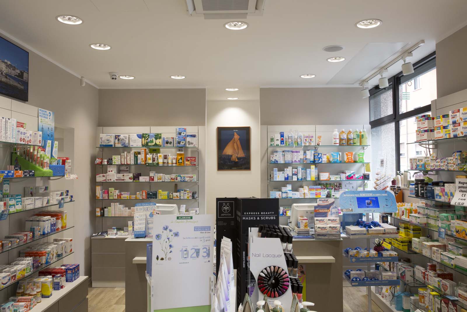 https://www.farmaciabusolini.it/wp-content/uploads/2019/06/Farmacia_Busolini_Trieste-25.jpg)